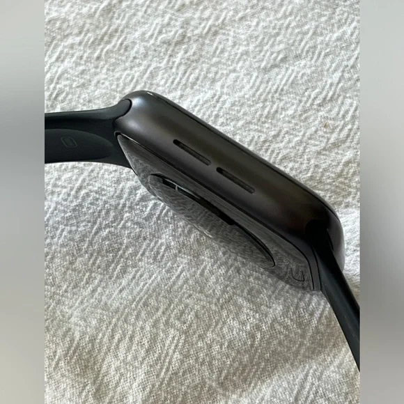 Apple Watch SE 1st Generation (44mm) - Picture 5 of 6